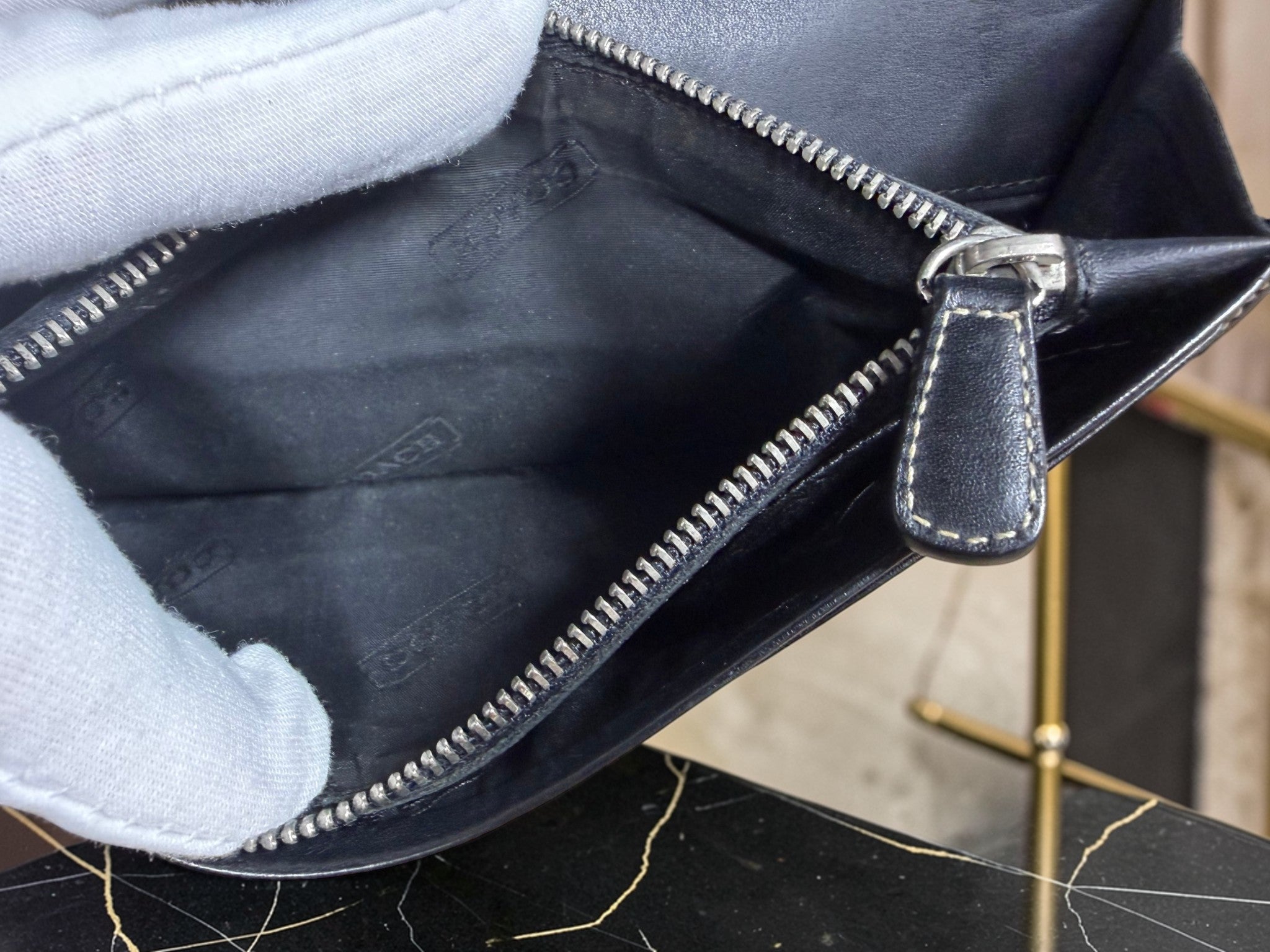 Portefeuille Long Zippé Coach Signature Jacquard – Noir & Beige