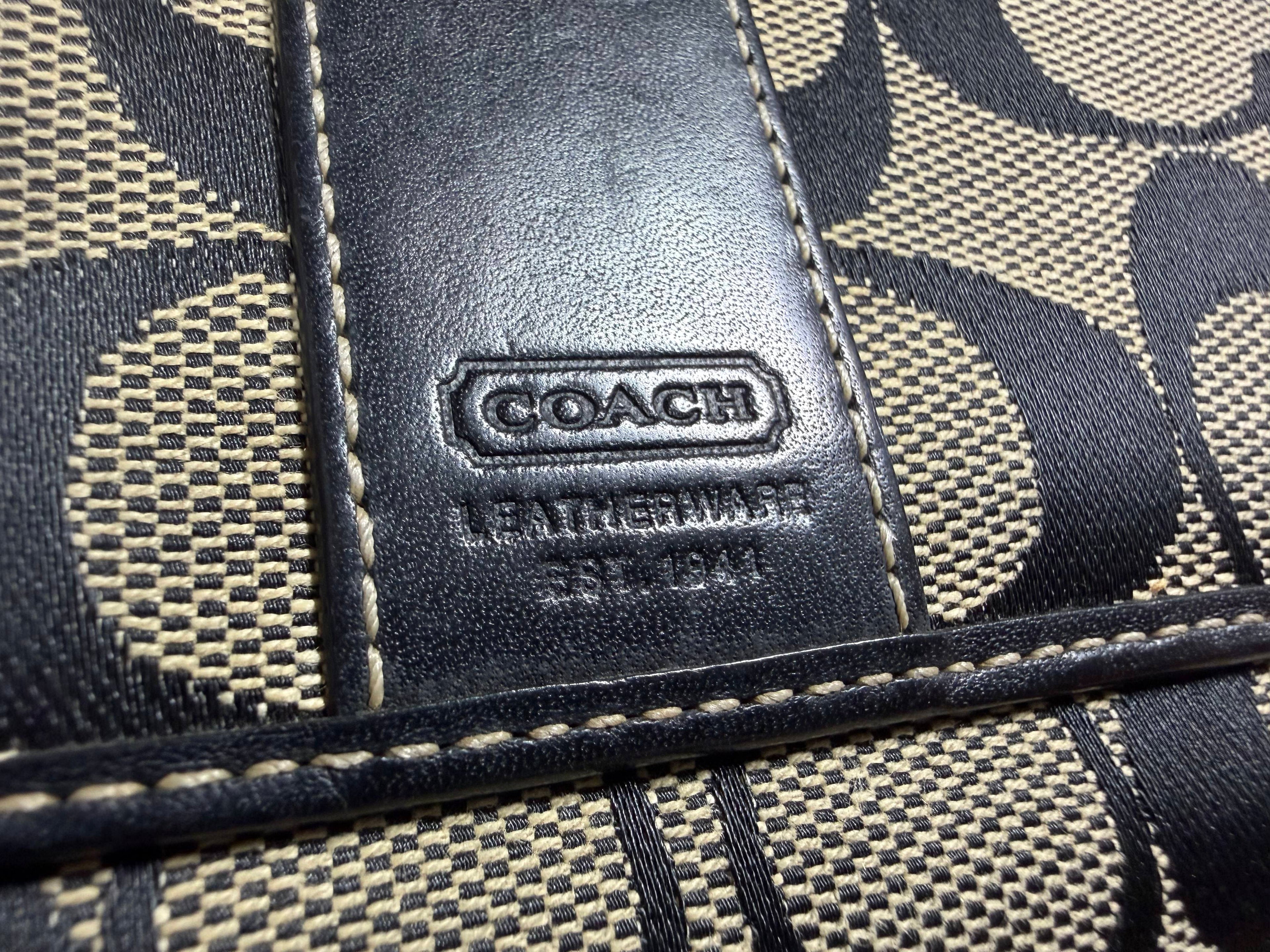 Coach Signature Jacquard Long Zip Wallet – Schwarz & Beige