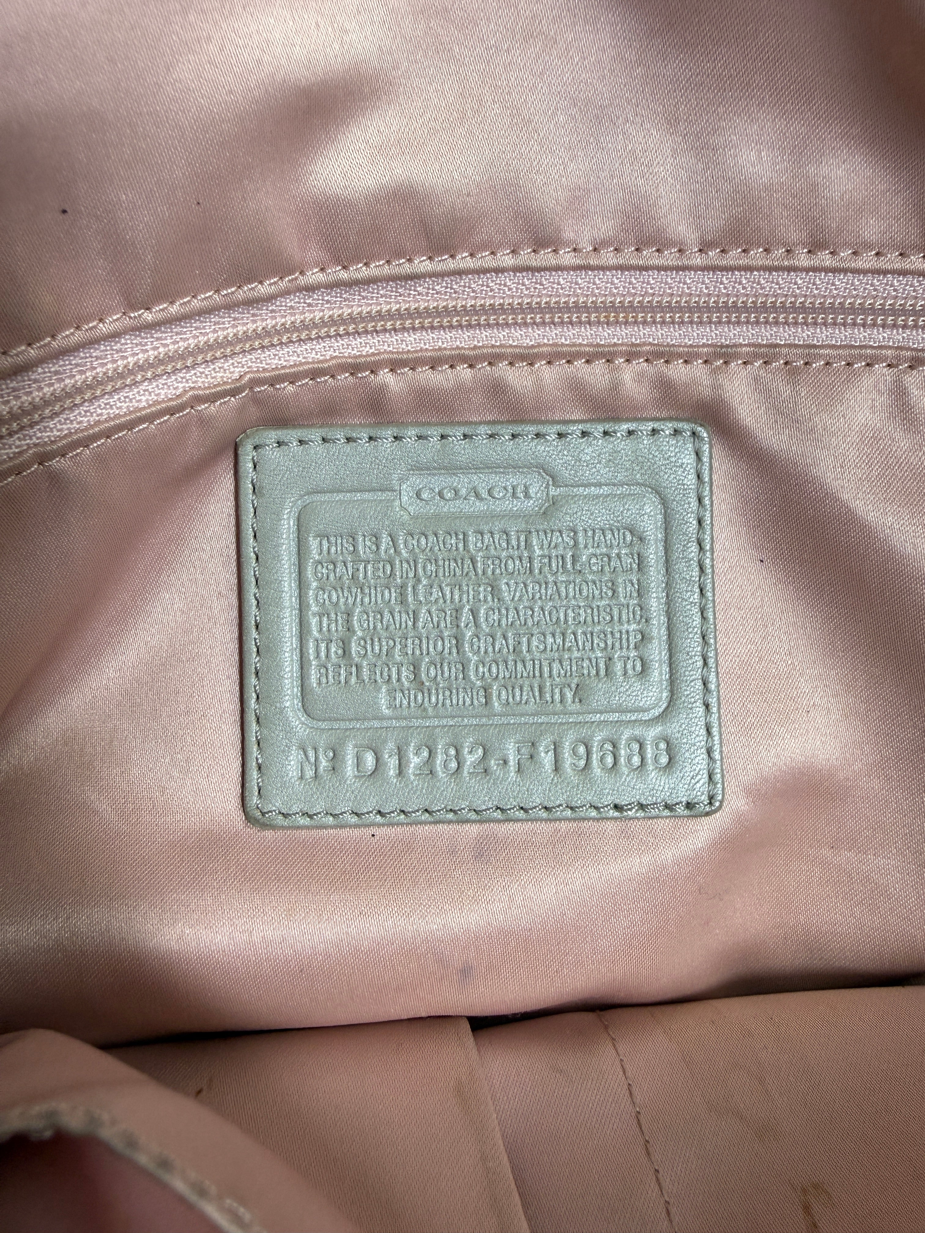 Coach Schultertasche aus perforiertem Leder (D1282-F19688)