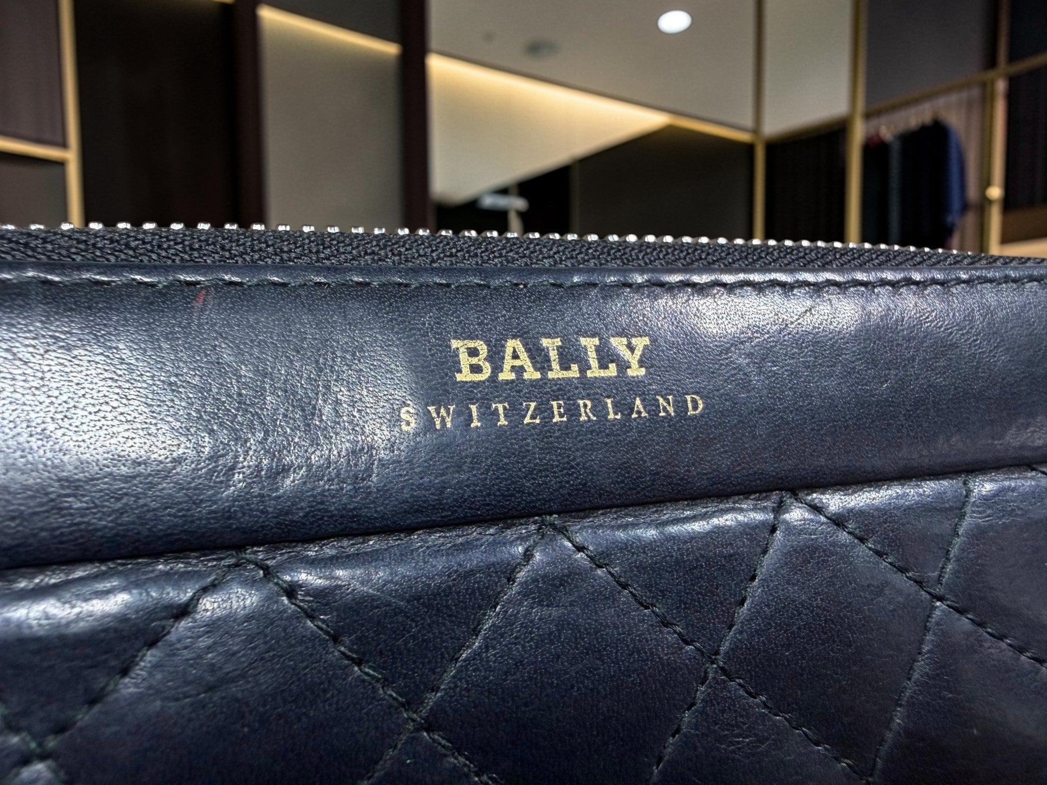 BALLYネイビー バッグ/レザー/NVY/SLING BAG STARLEX Bally Long Zip-Around Quilted Leather Wallet in Navy