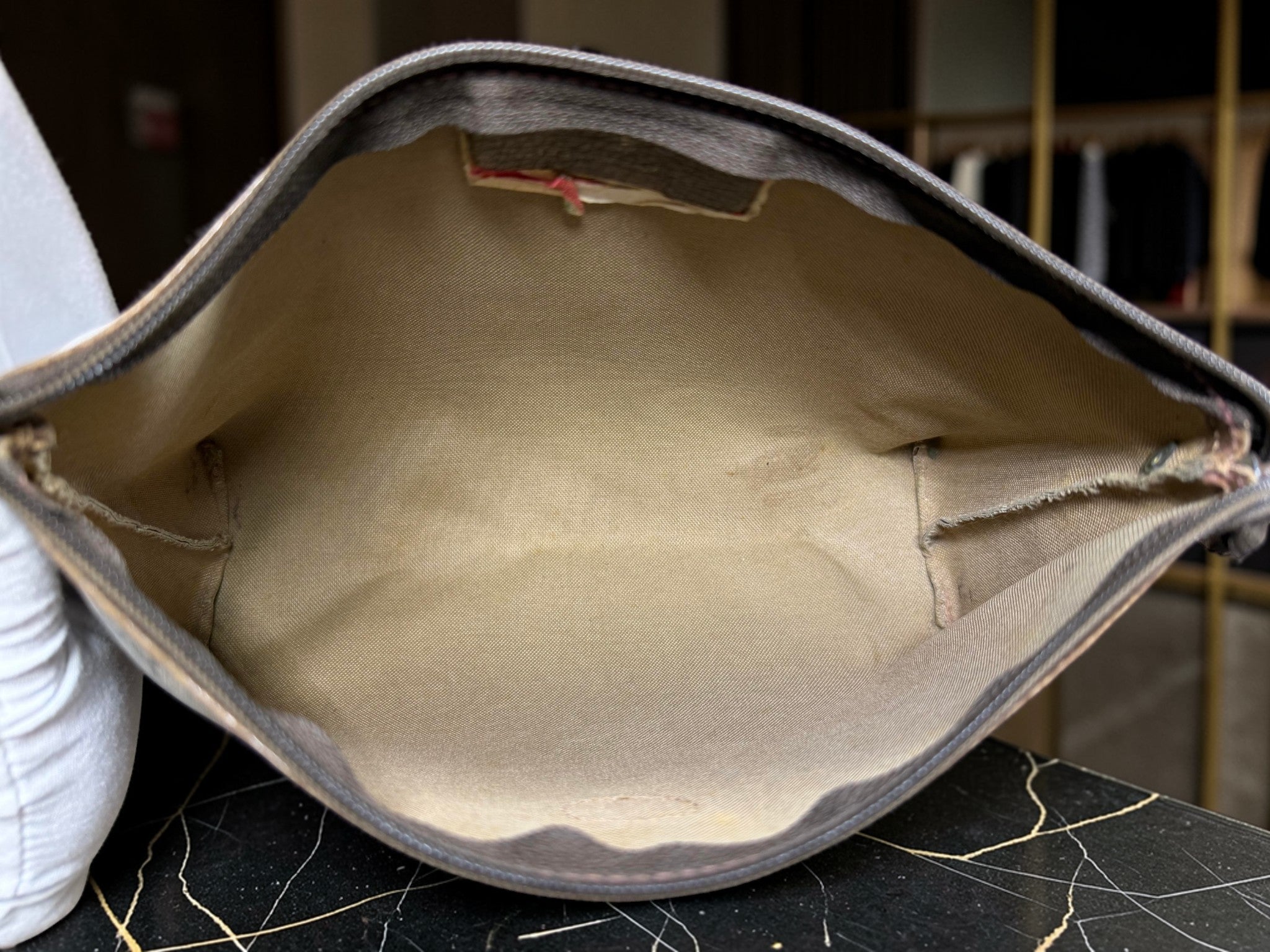Trousse de toilette / Pochette à cosmétiques vintage Gucci en toile monogrammée GG