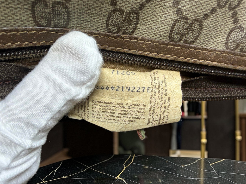 Trousse de toilette / Pochette à cosmétiques vintage Gucci en toile monogrammée GG