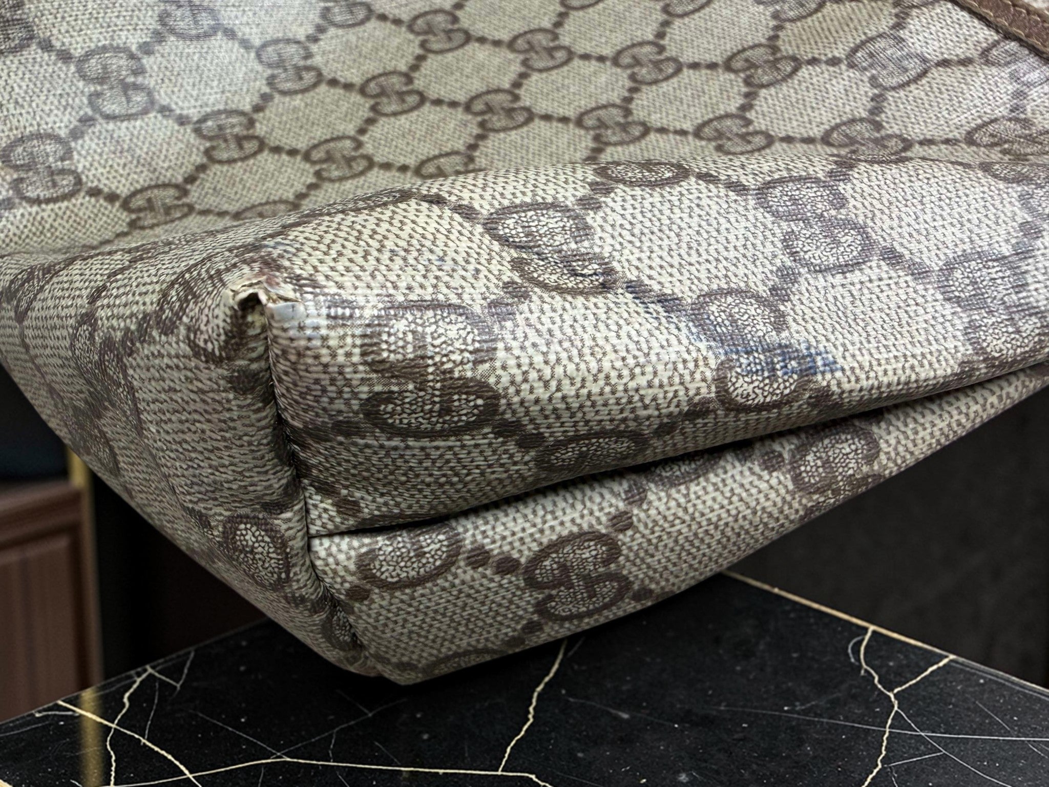 Trousse de toilette / Pochette à cosmétiques vintage Gucci en toile monogrammée GG