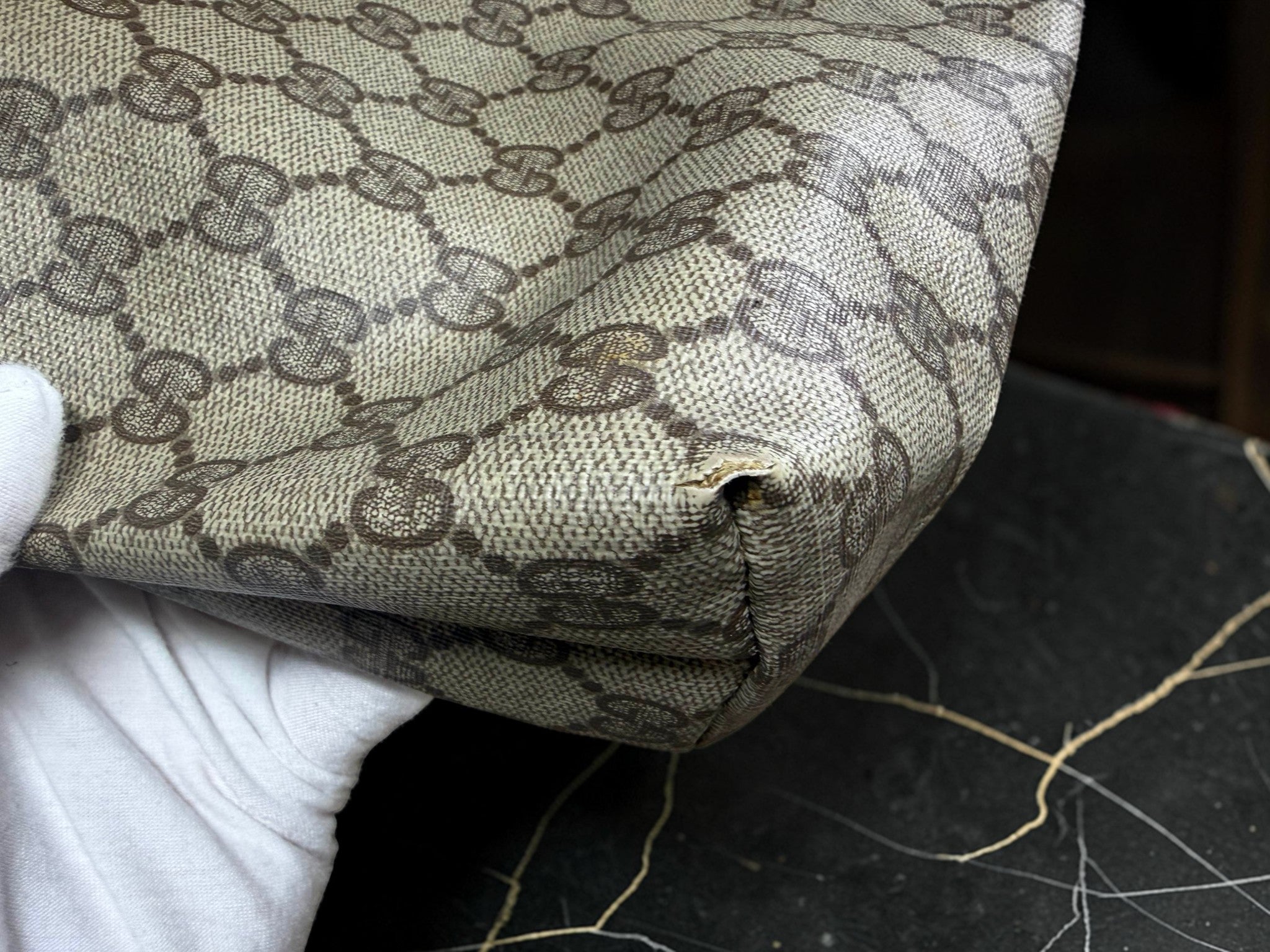 Trousse de toilette / Pochette à cosmétiques vintage Gucci en toile monogrammée GG