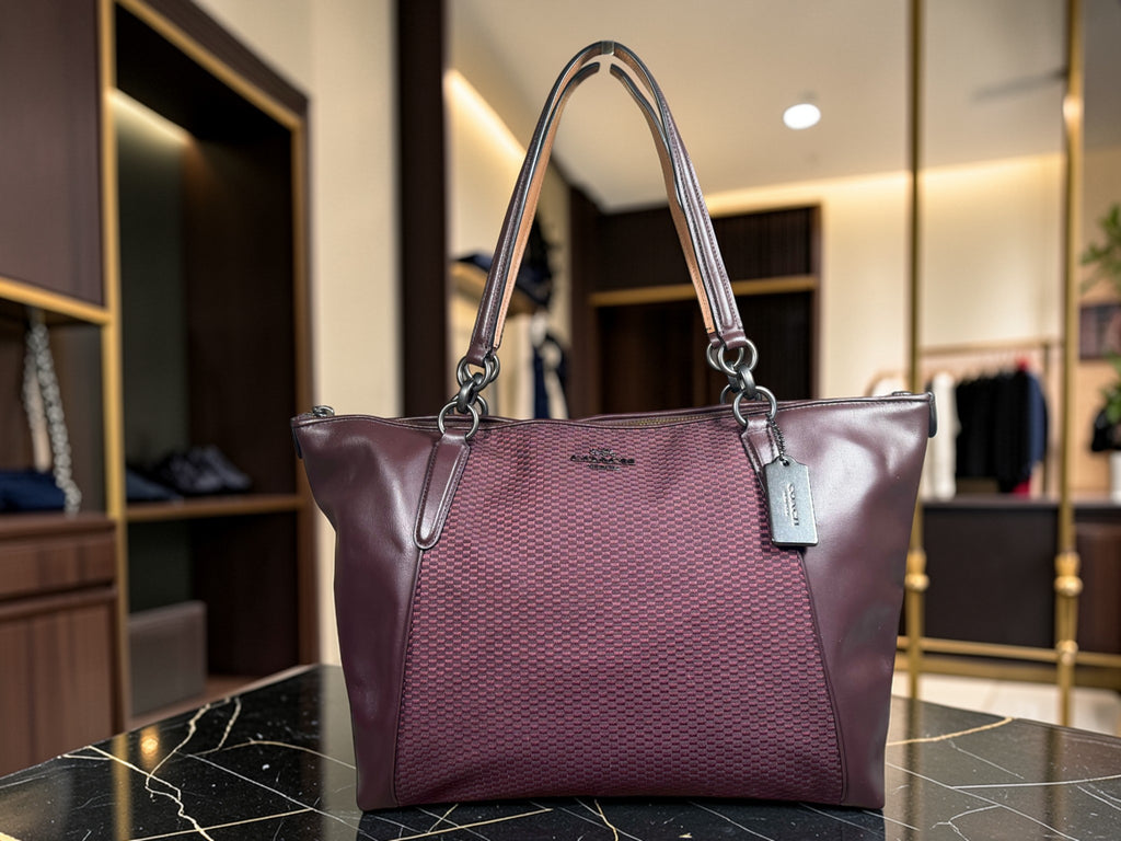 Coach Legacy Ava Tote Bag aus bordeauxfarbenem Signature Jacquard mit Lederbesatz