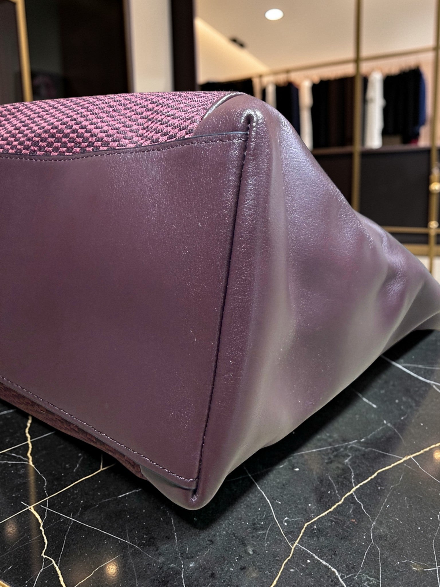 Coach Legacy Ava Tote Bag aus bordeauxfarbenem Signature Jacquard mit Lederbesatz