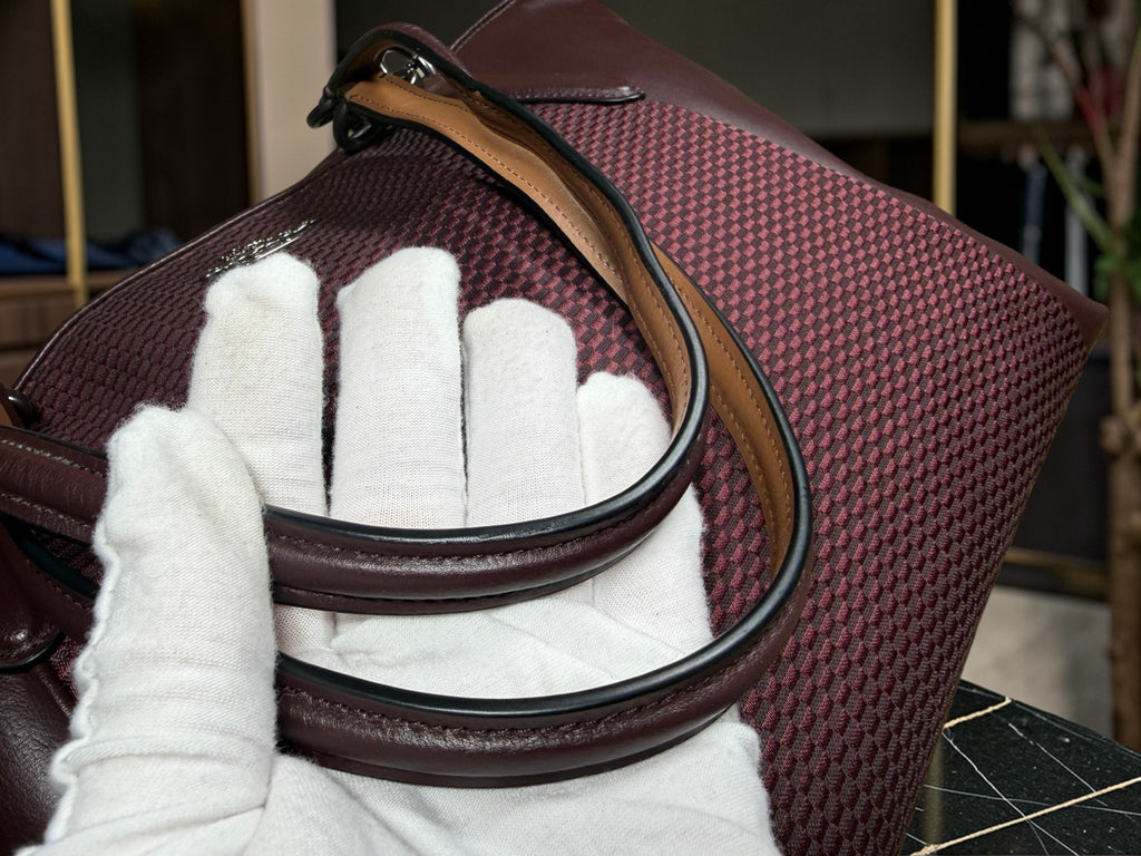 Coach Legacy Ava Tote Bag aus bordeauxfarbenem Signature Jacquard mit Lederbesatz