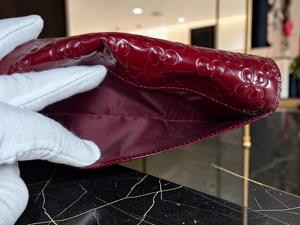 Coach Rote Lackleder geprägte "C" Kette Umhängetasche / Clutch Geldbörse