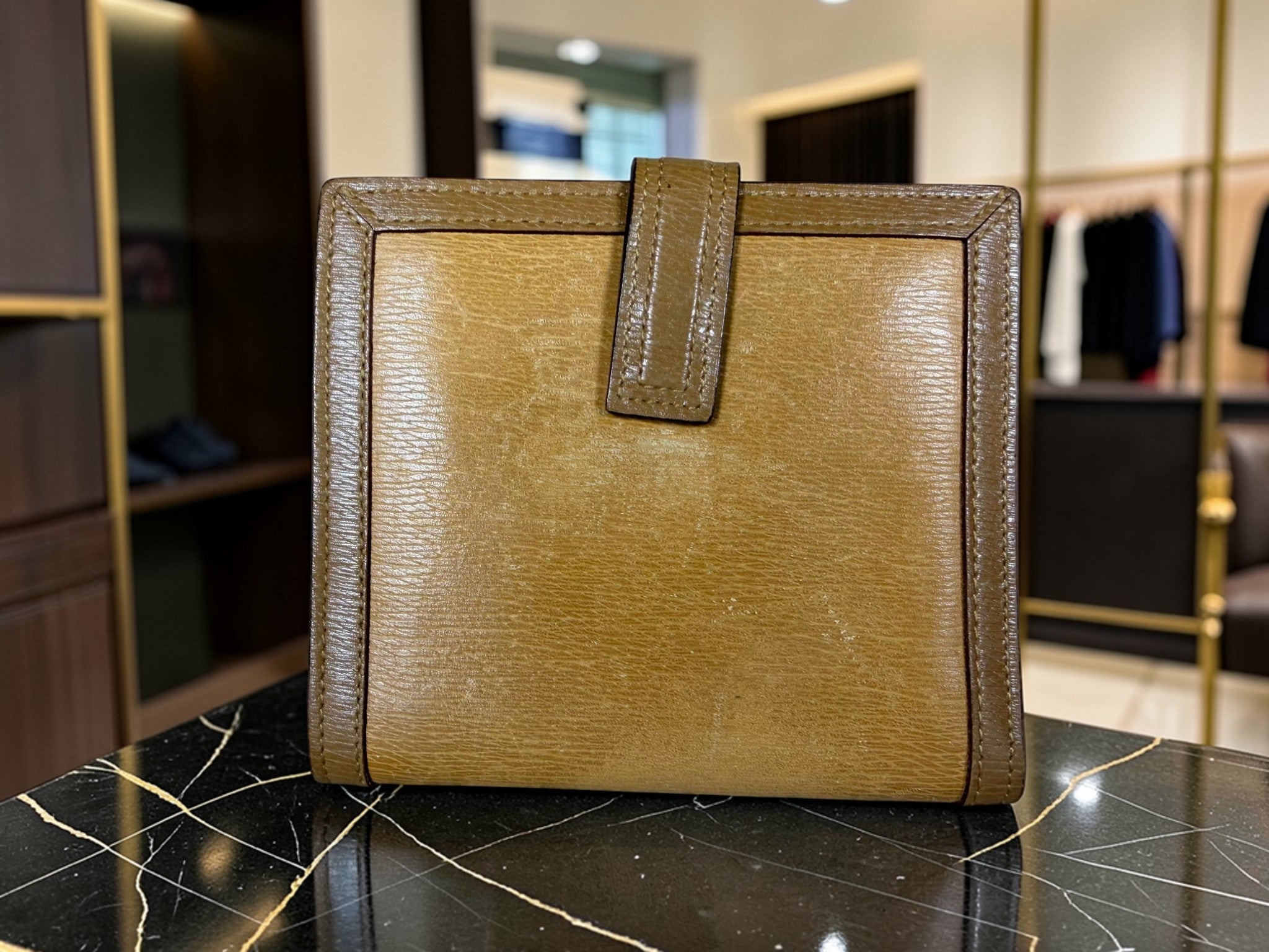 Vintage Gucci Camel Guccissima Leder Geldbörse (Ära Tom Ford) mit „G“-Schnallenlasche