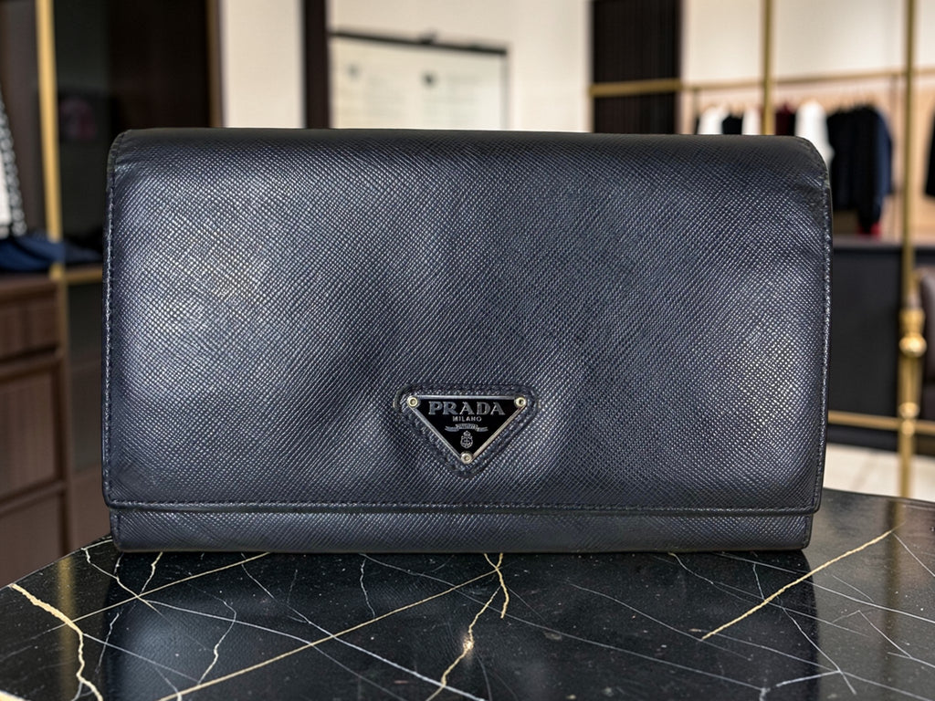 Prada Geldbörse lang aus schwarzem Saffianoleder