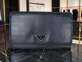 Prada Geldbörse lang aus schwarzem Saffianoleder