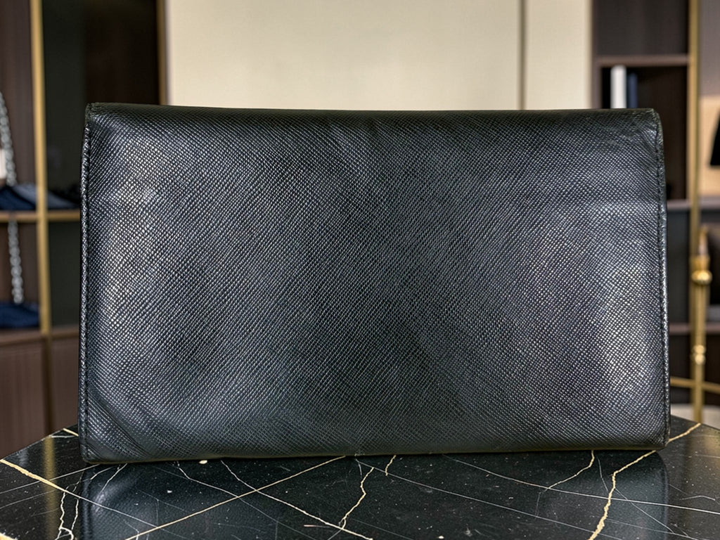 Prada Geldbörse lang aus schwarzem Saffianoleder