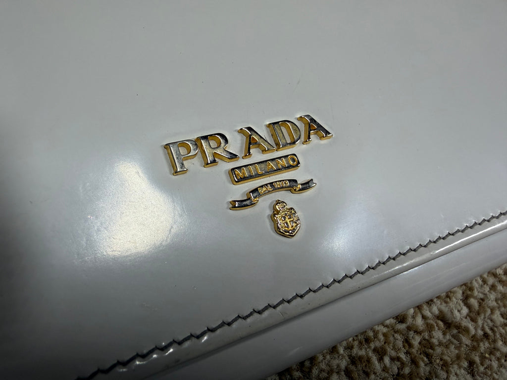 Prada Vernice Weiß Lackleder Lange Geldbörse