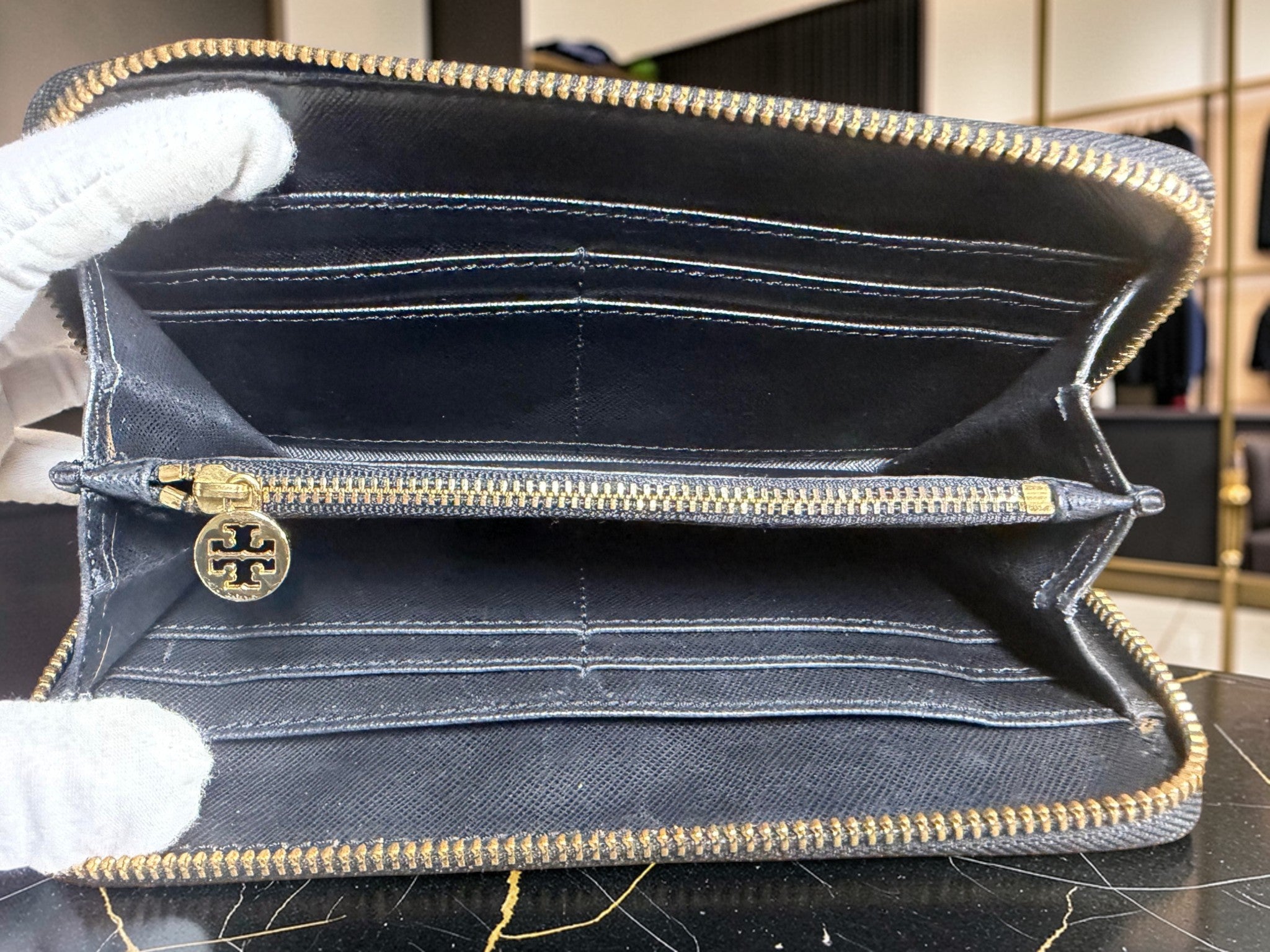 Tory Burch Robinson Black Zip-Around Continental Wallet