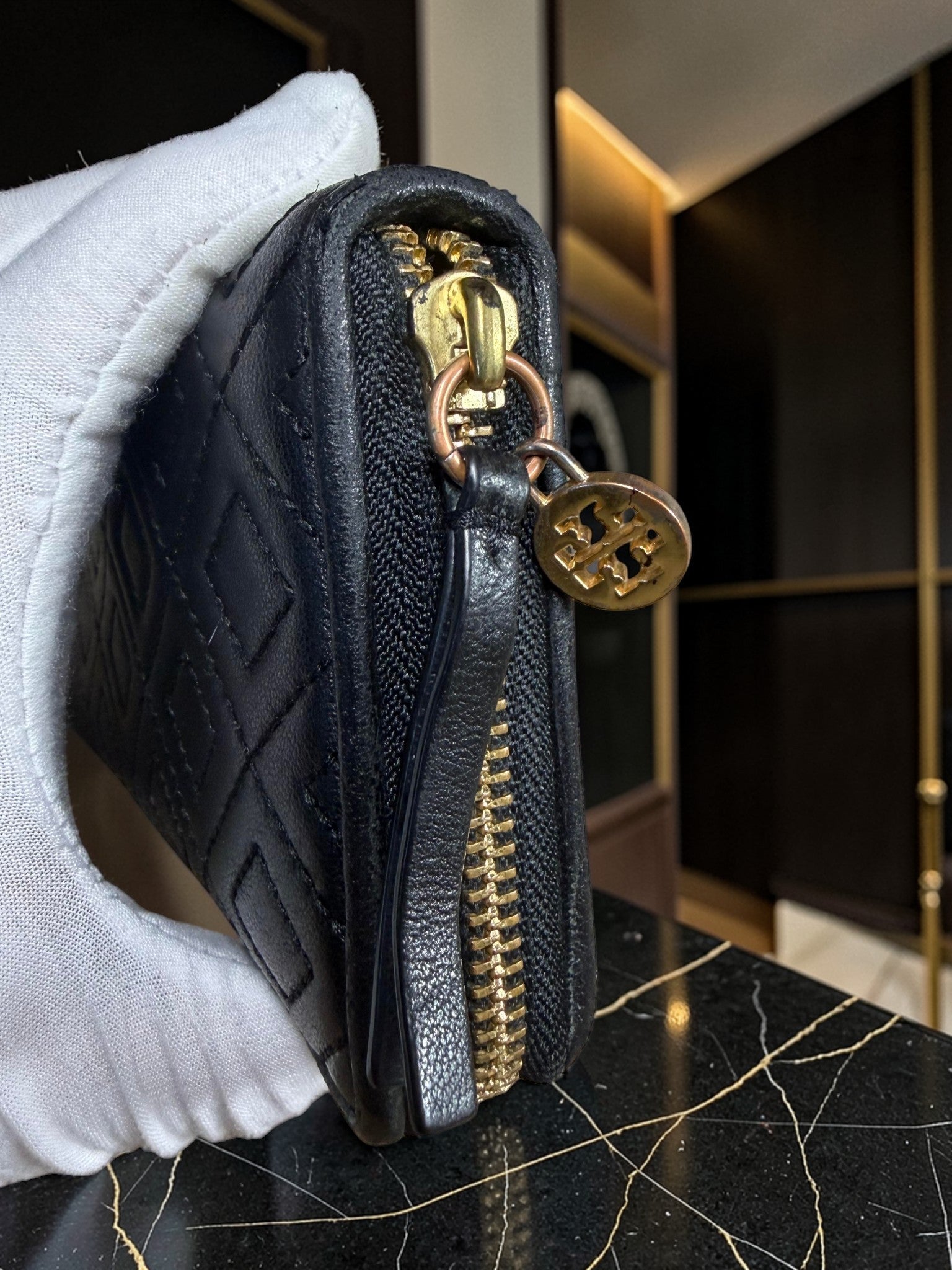 Tory Burch Fleming Quilted Leather Zip-Around Wallet – Black