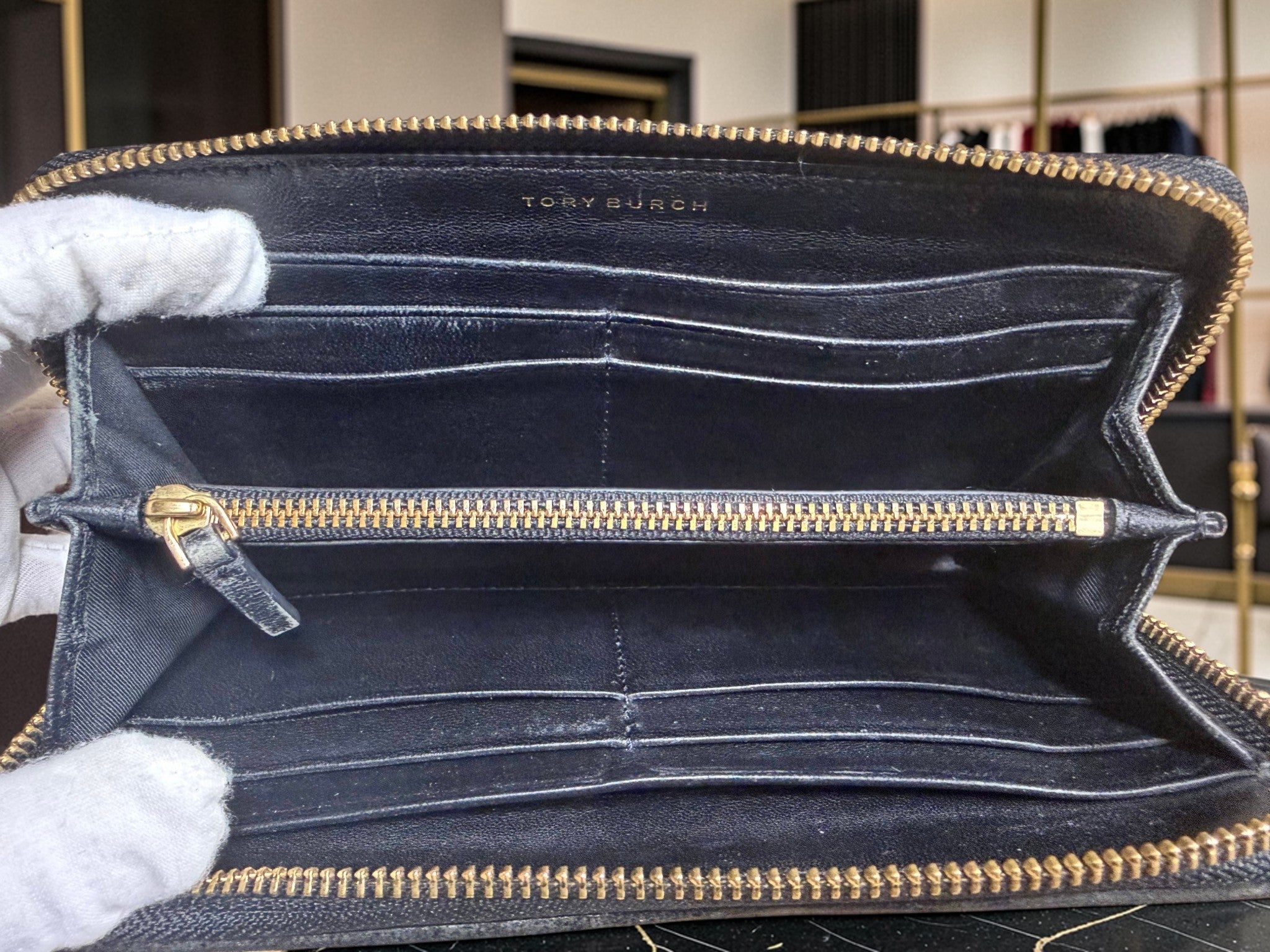 Tory Burch Fleming Quilted Leather Zip-Around Wallet – Black