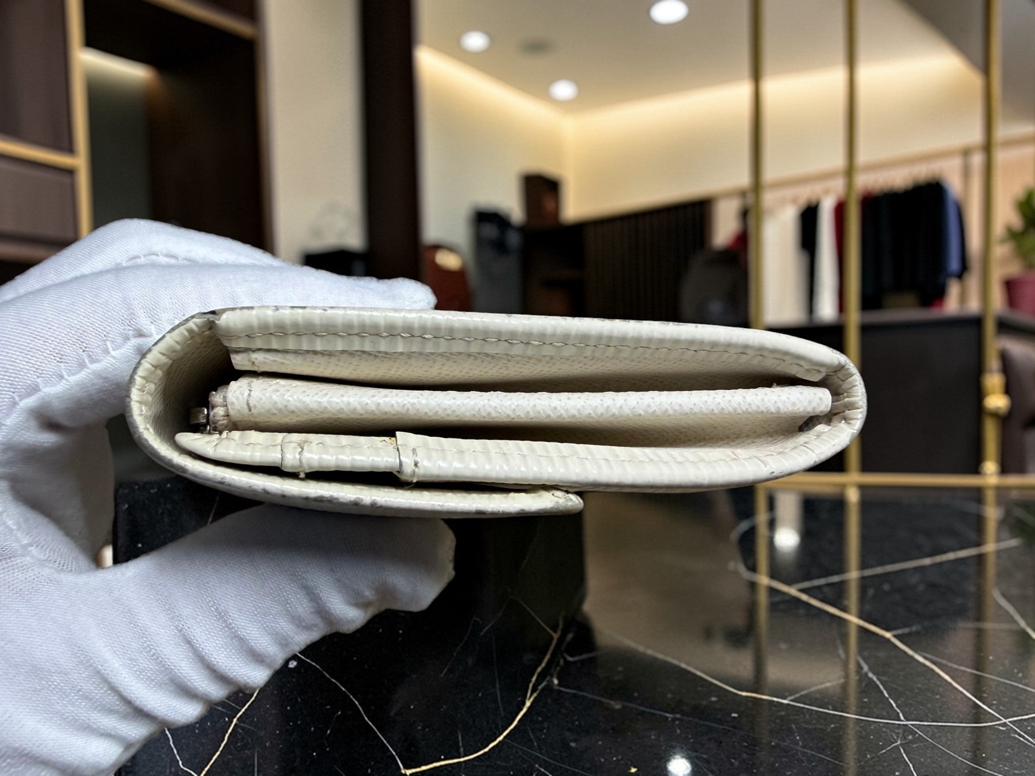 Louis Vuitton Epi Leather Sarah Wallet – Ivory / White