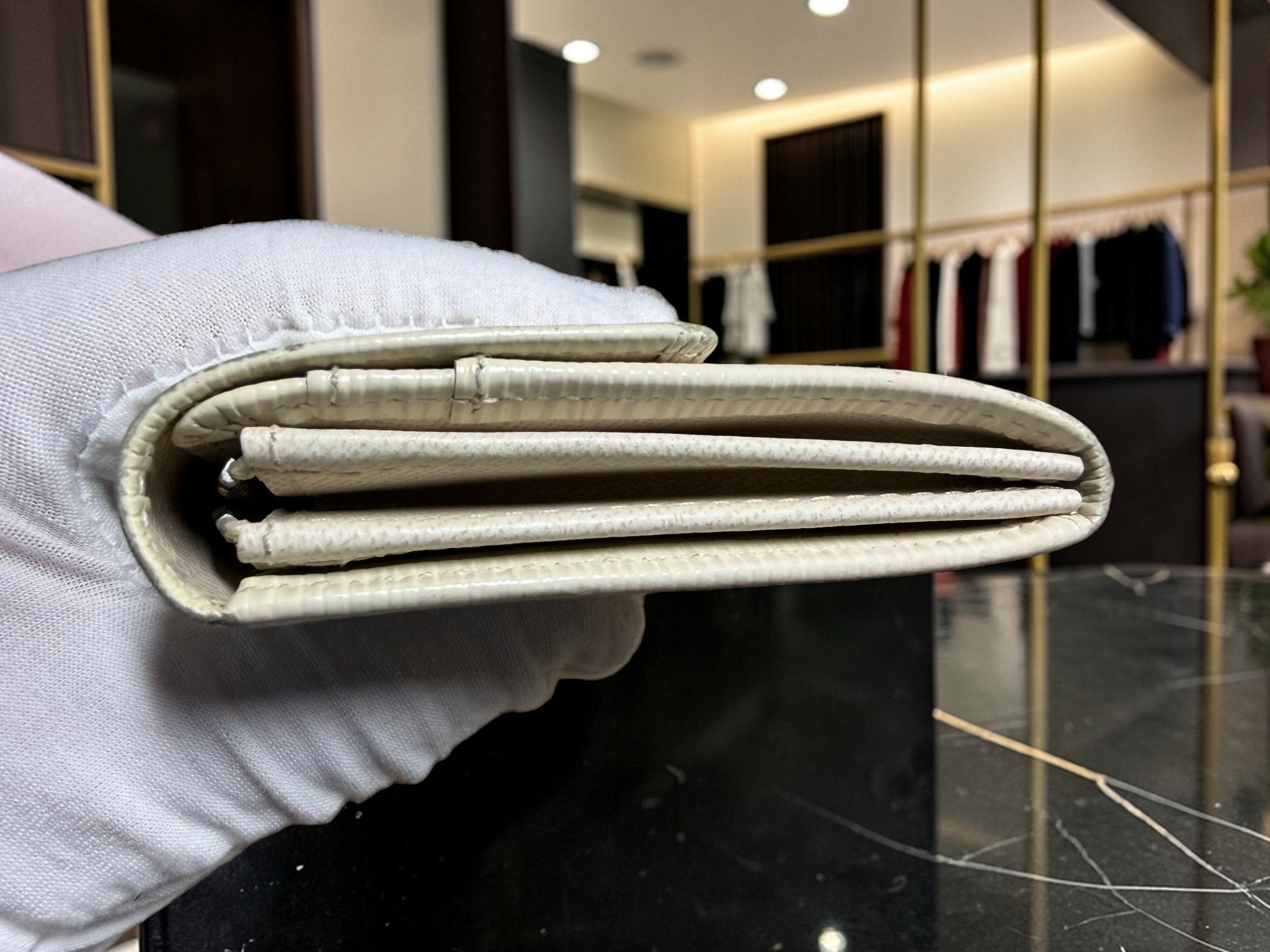 Louis Vuitton Epi Leather Sarah Wallet – Ivory / White