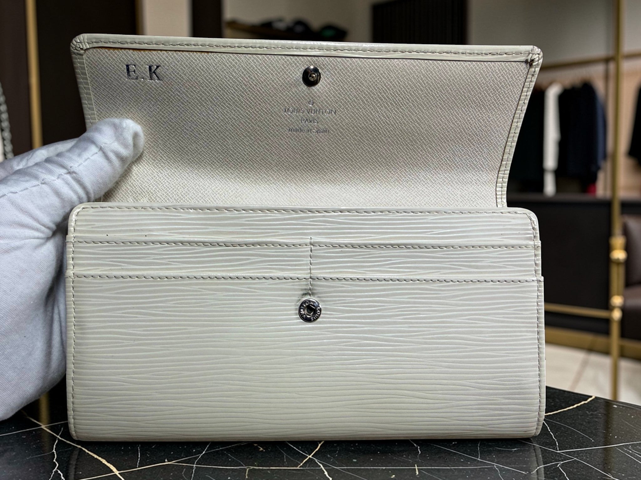 Louis Vuitton Epi Leather Sarah Wallet – Ivory / White