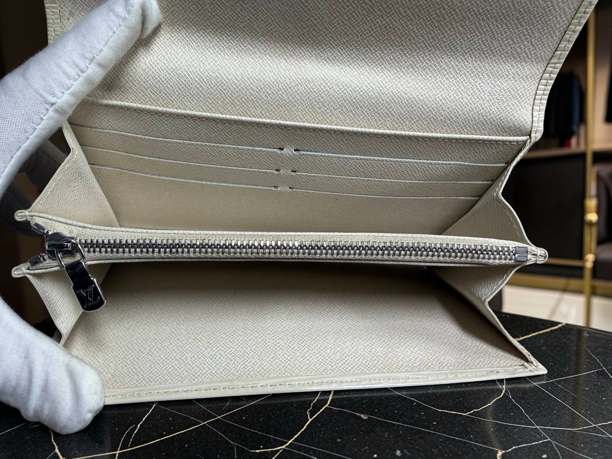 Louis Vuitton Epi Leather Sarah Wallet – Ivory / White