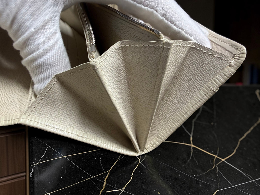 Louis Vuitton Epi Leather Sarah Wallet – Ivory / White