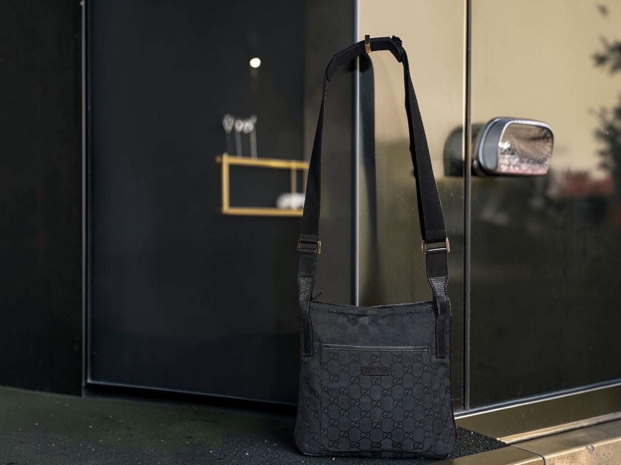 Gucci GG Supreme Black Canvas Crossbody Shoulder Bag