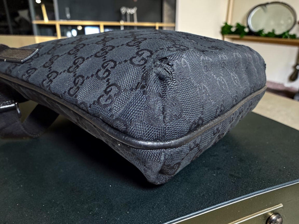 Gucci GG Supreme Black Canvas Crossbody Shoulder Bag