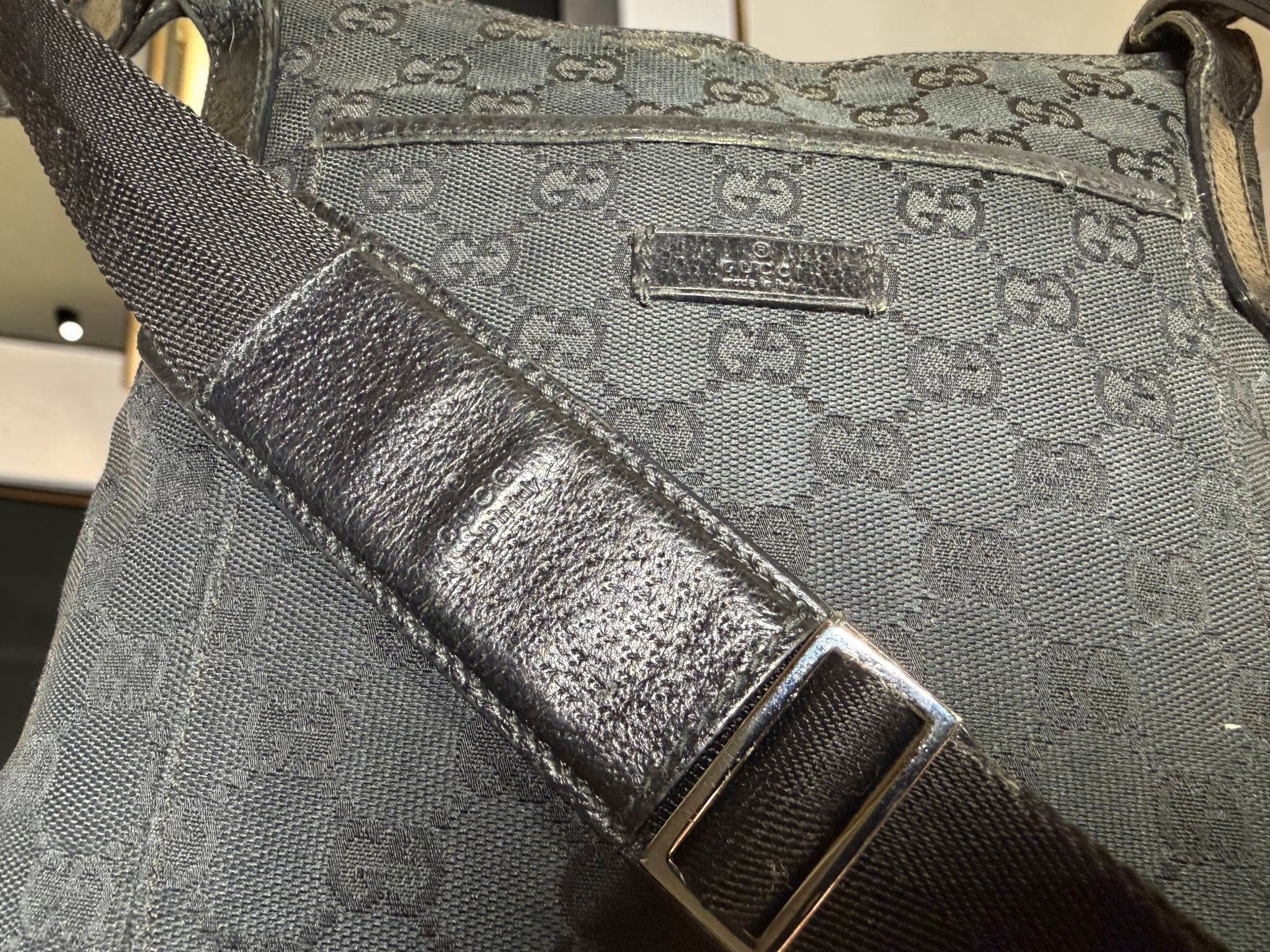 Gucci GG Supreme Black Canvas Crossbody Shoulder Bag