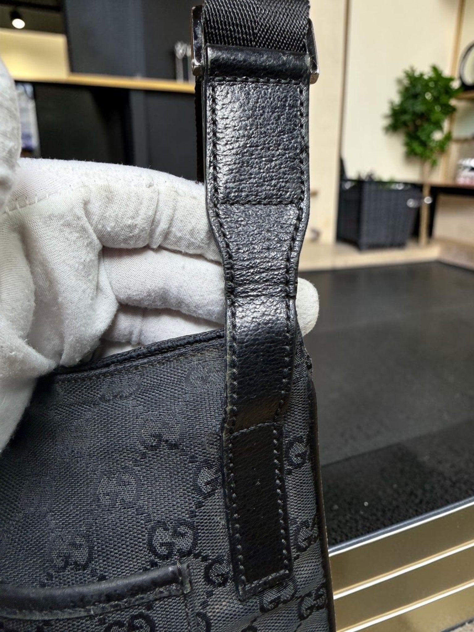 Gucci GG Supreme Black Canvas Crossbody Shoulder Bag