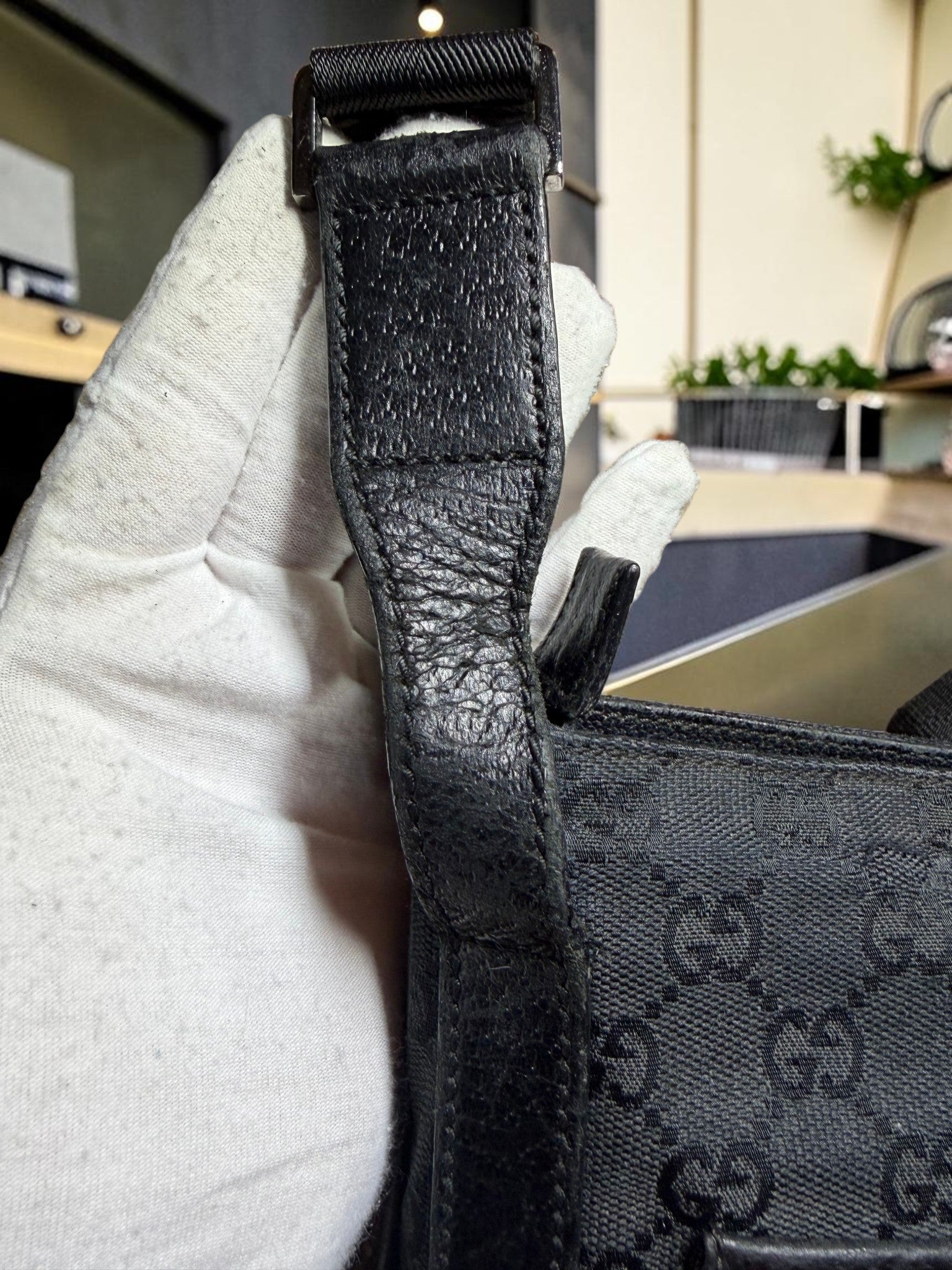 Gucci GG Supreme Black Canvas Crossbody Shoulder Bag