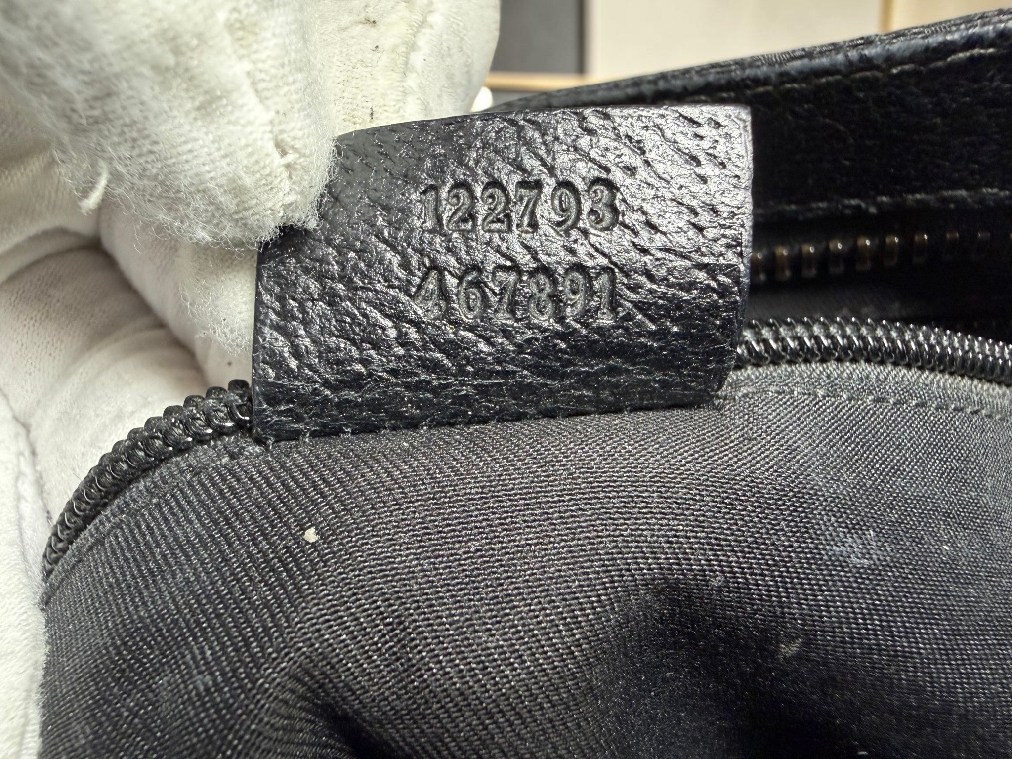 Gucci GG Supreme Black Canvas Crossbody Shoulder Bag