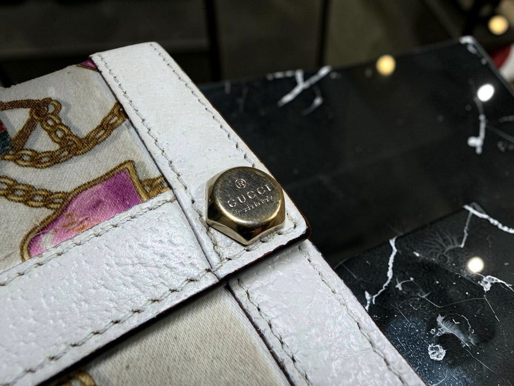 Gucci Charmy Chains Satin equestrian Print Compact Wallet  White Satin and leather