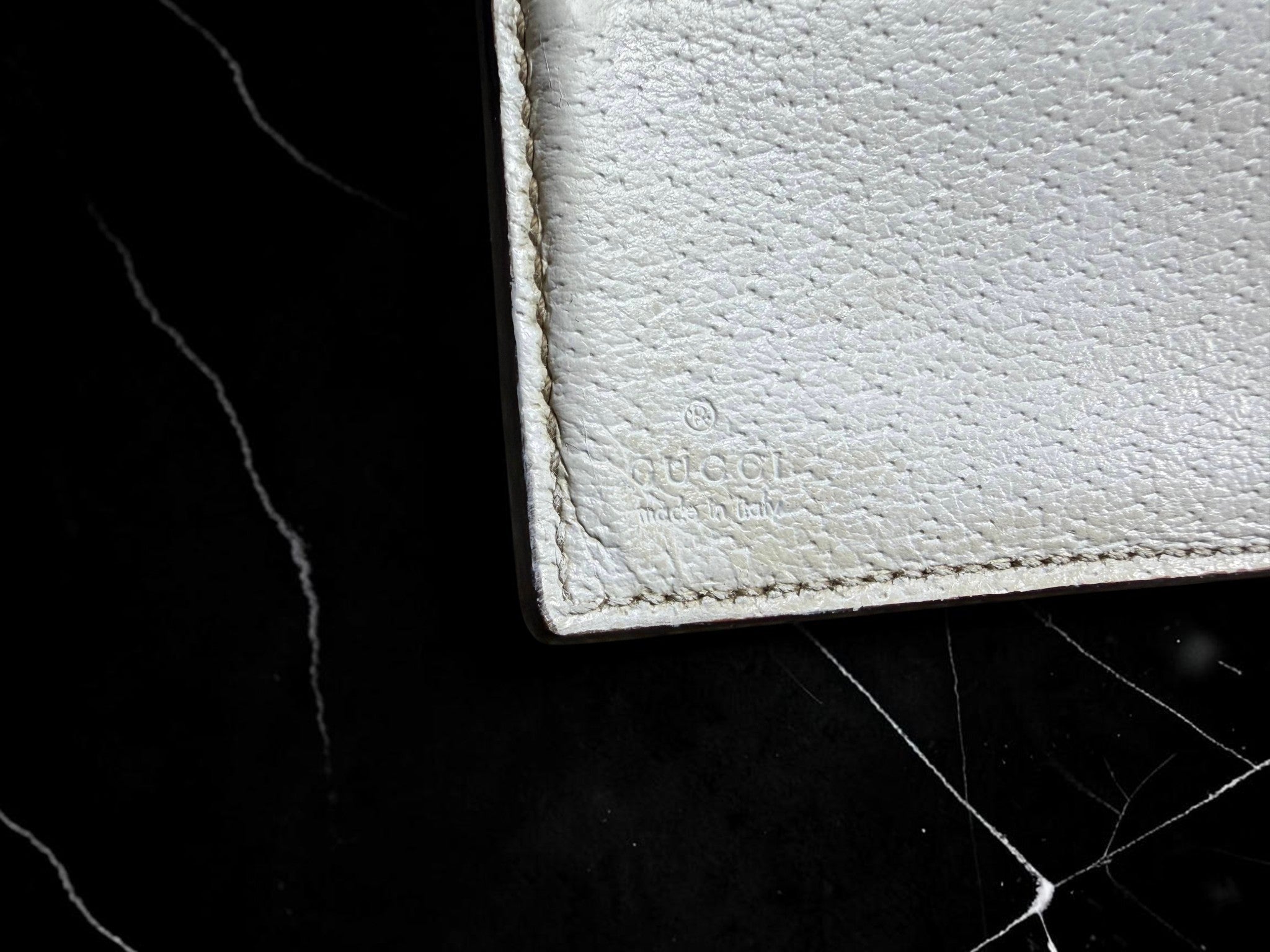 Gucci Charmy Chains Satin equestrian Print Compact Wallet  White Satin and leather