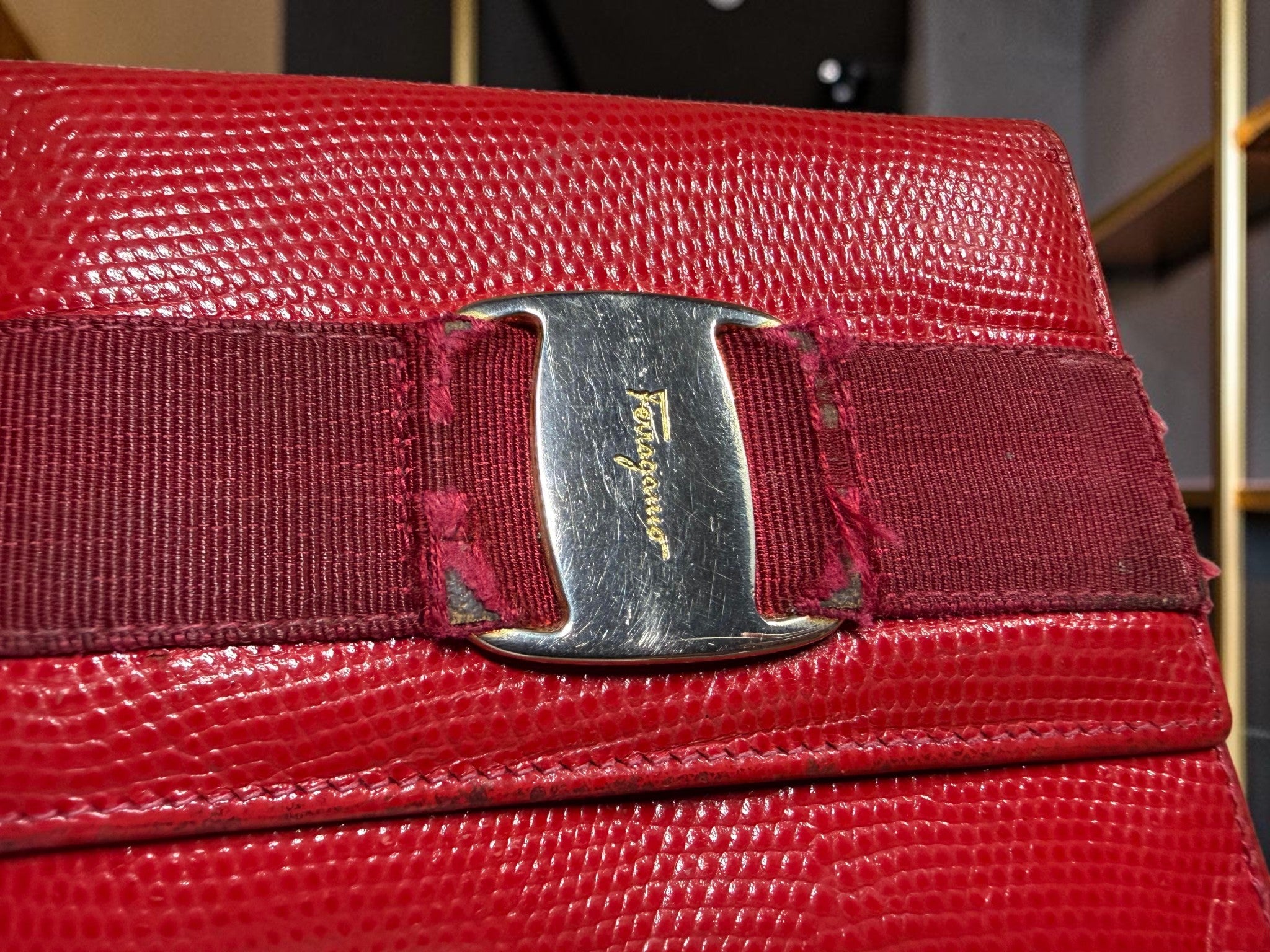 Salvatore Ferragamo Vara Bow Red Lizard-Embossed Leather Compact Wallet