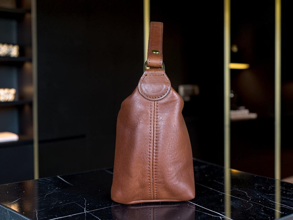 Coach vintage 90s Classic Pouch in Tan Leather