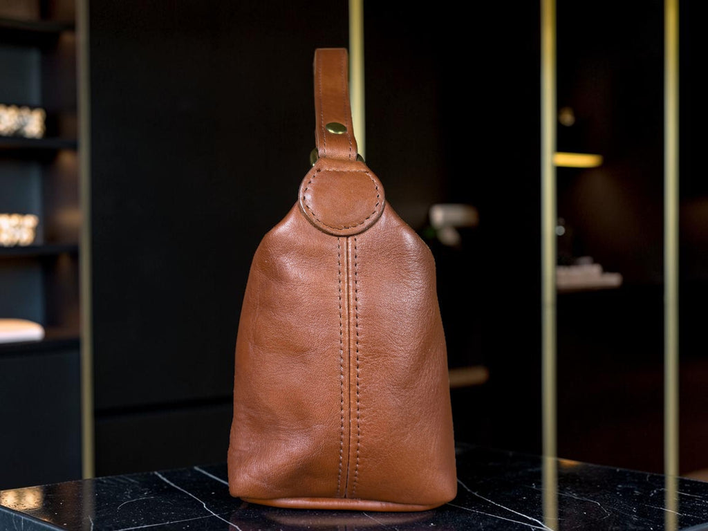 Coach vintage 90s Classic Pouch in Tan Leather