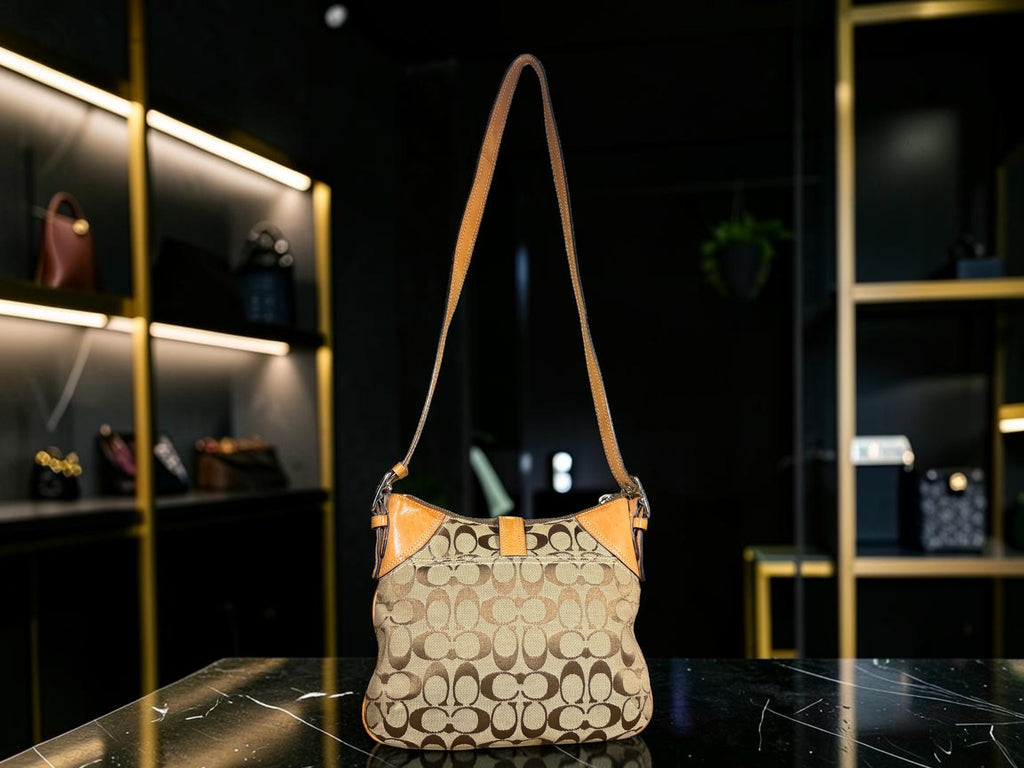 Coach Signature Soho Hobo (E06K-10249)