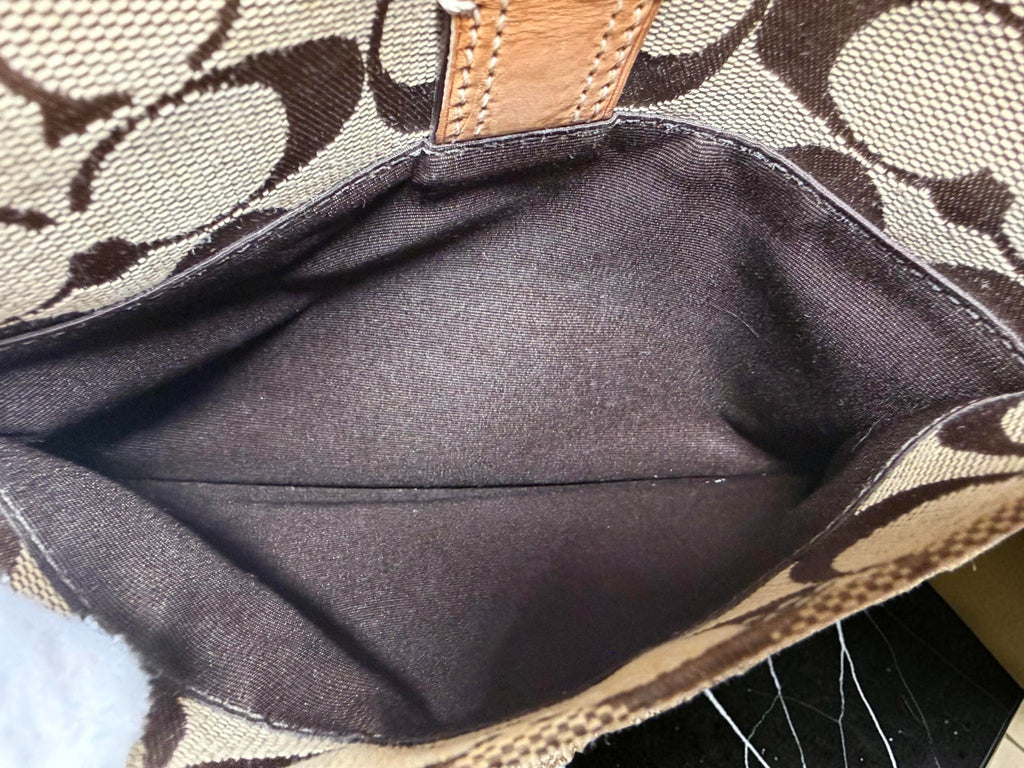 Coach Signature Soho Hobo (E06K-10249)
