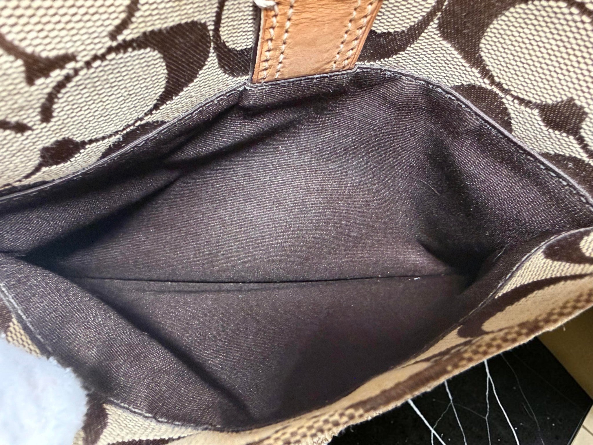 Coach Signature Soho Hobo (E06K-10249)