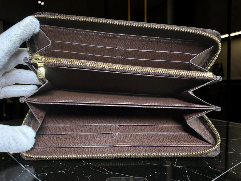 Louis Vuitton Zippy Wallet in Damier Ebene (CA4191 Spain 2011)