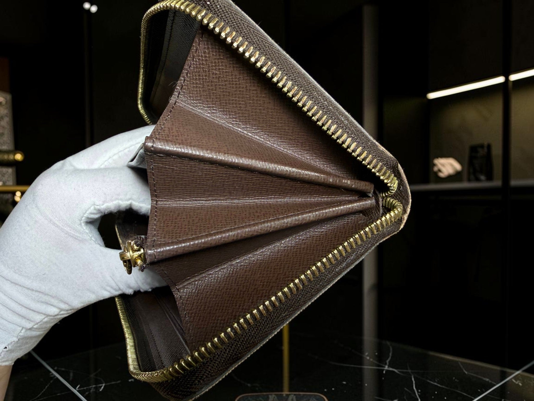 Louis Vuitton Zippy Wallet in Damier Ebene (CA4191 Spain 2011)