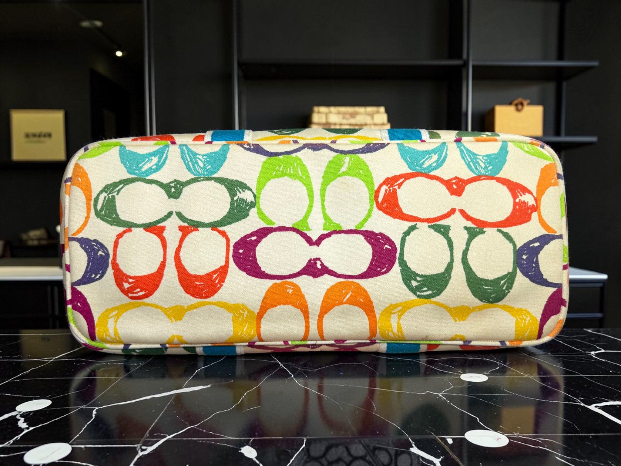 Coach Hampton Scribble Tote (M04K-5661)
