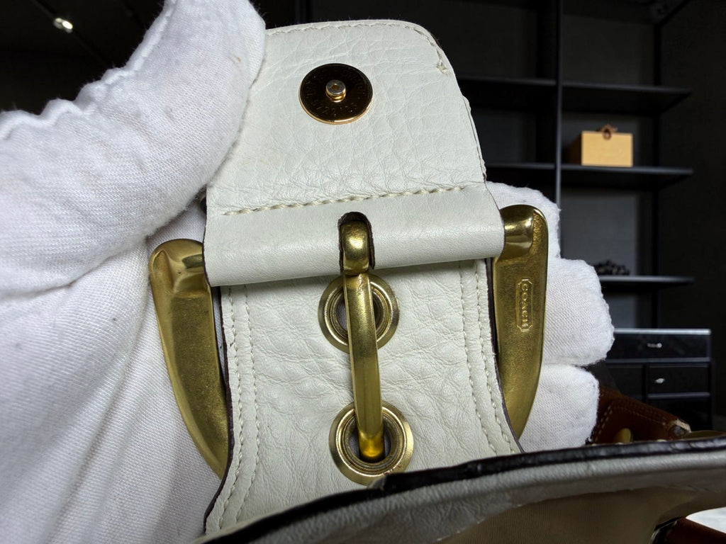 Vintage Coach Soho Buckle Flap in White Pebbled Leather (11840) (With Dust Bag)