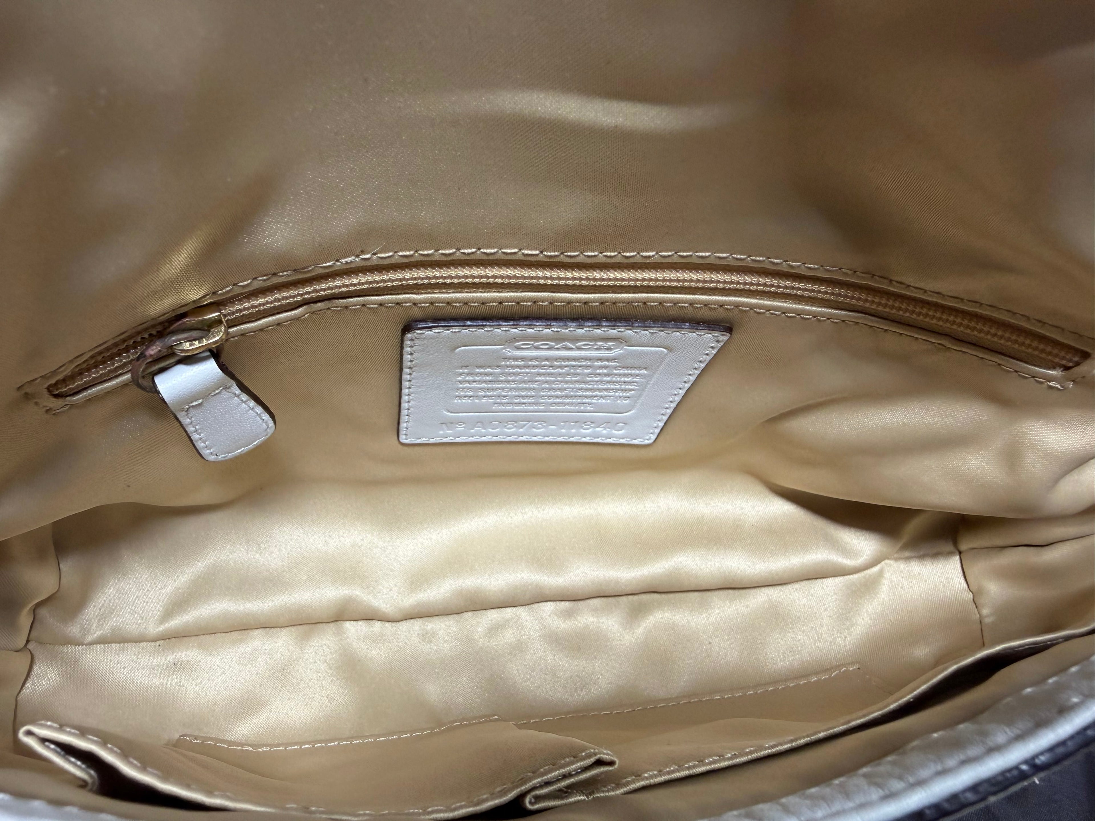 Vintage Coach Soho Buckle Flap in White Pebbled Leather (11840) (With Dust Bag)