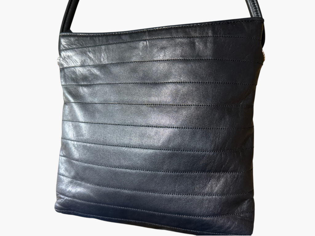 Vintage Gucci Black Ribbed Leather Tom Ford Era Shoulder Bag