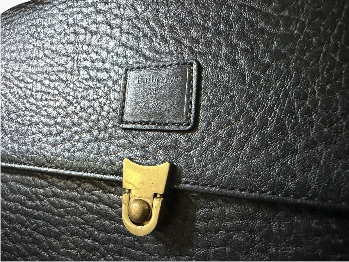 Vintage Burberrys of London Black Grained Leather Clutch with Nova Check Lining, image 3 of 16