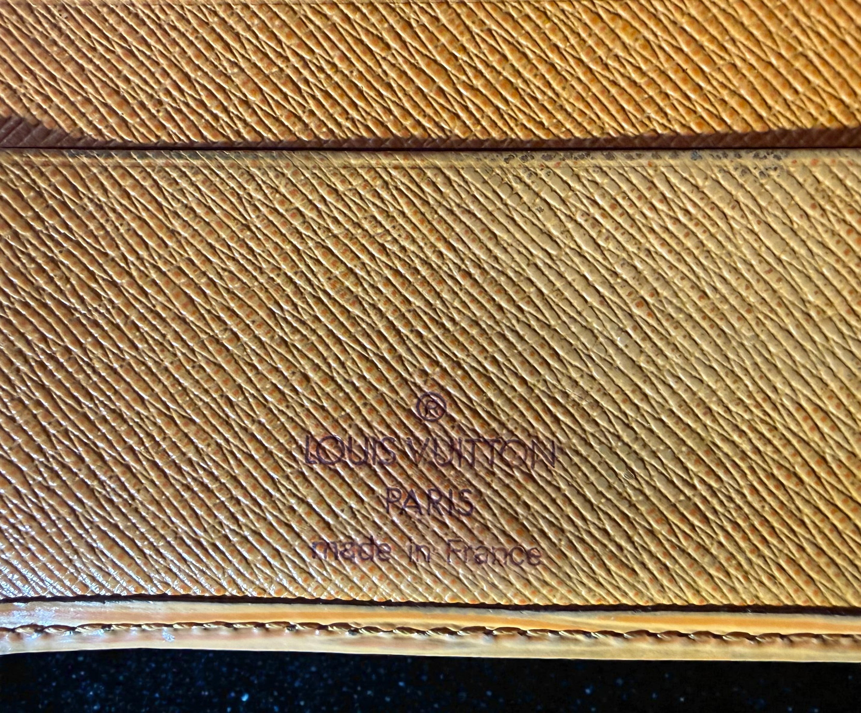 Louis Vuitton Kompakte Brieftasche aus Epi Leder