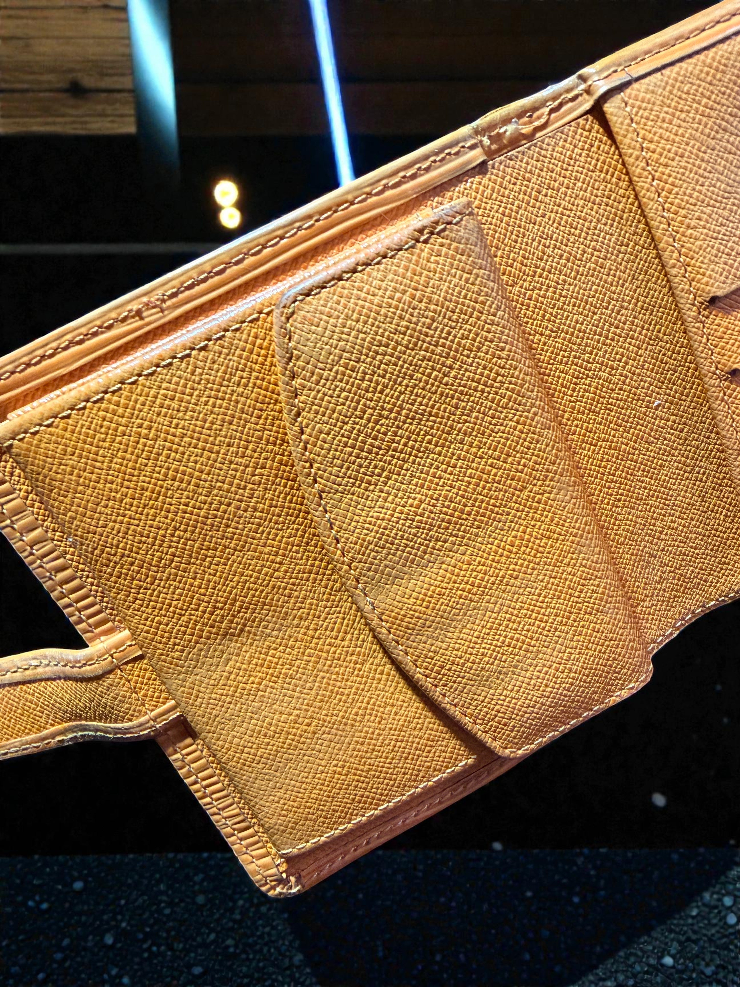 Louis Vuitton Kompakte Brieftasche aus Epi Leder