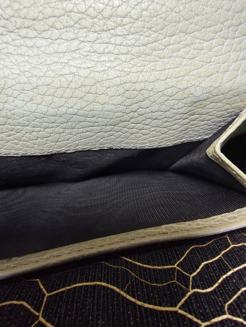Gucci Bifold Ivory Pebble Leather Wallet