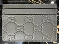 Gucci GG Emblem Kartenetui aus grauem Leder